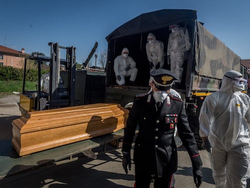 Covid uccide ma nessuno lo sa. È raddoppiato il numero di morti