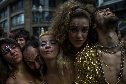 Brasile: nella capitale i festeggiamenti del Carnevale fra eccessi, musica e colori  2