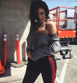 Kylie Jenner, scollatura hot alla serata taco 3
