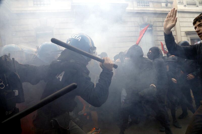 Manifestazione contro il "Remigration Summit": scontri con la polizia a Milano 3