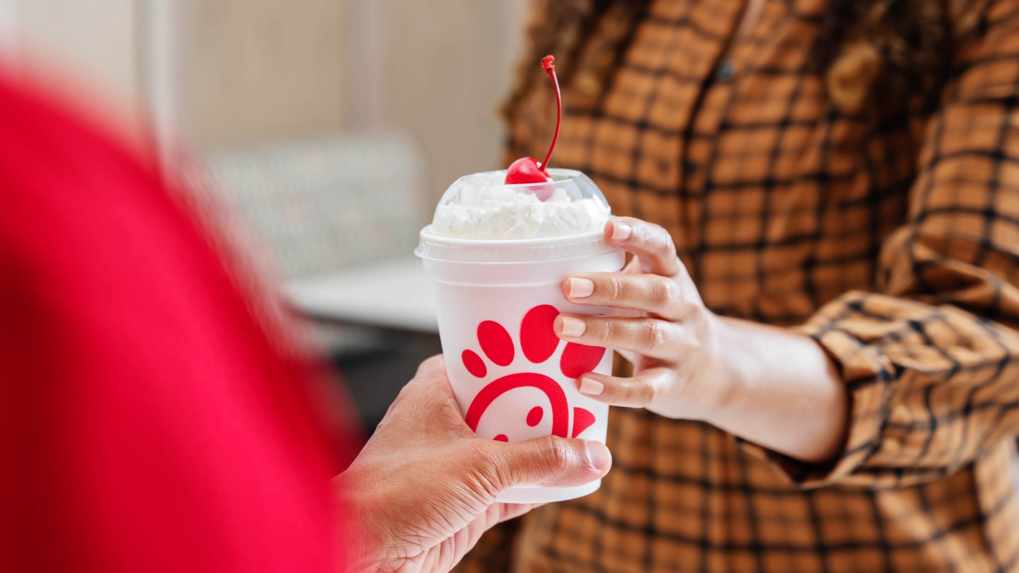 Da conservatrice alla svolta woke: campagna di boicottaggio contro la catena Chick-fil-A