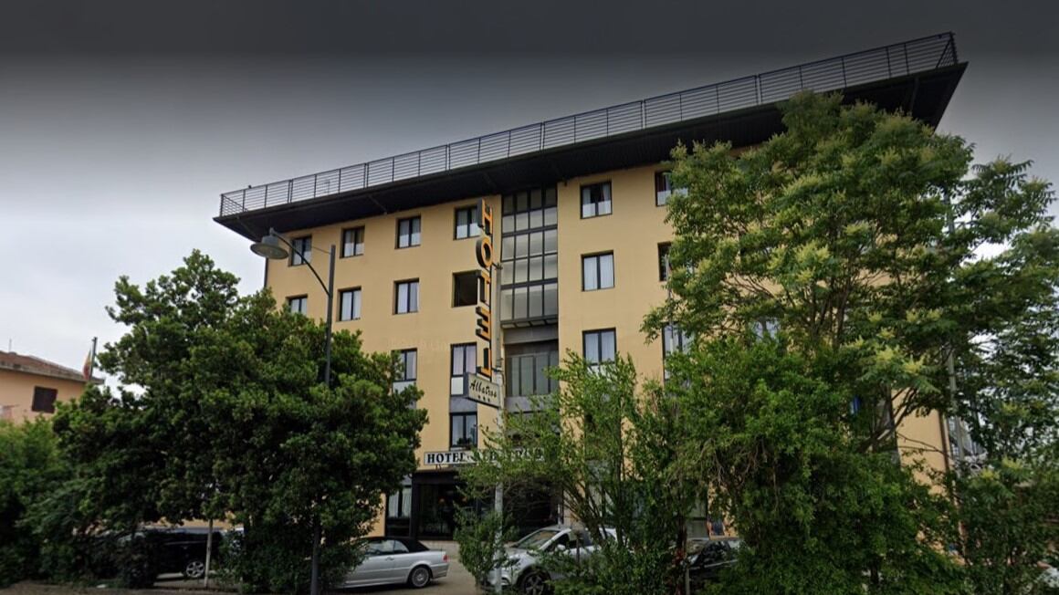 Firenze, pestano l'albergatore e rubano cellulare: solo denunciati 4 stranieri