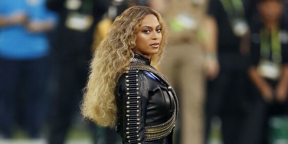 Beyoncé e Lady Gaga, gli scatti sexy 10