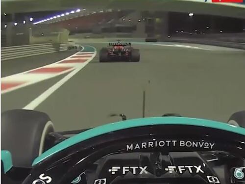"Lo stanno falsando". Il "team radio" di Hamilton