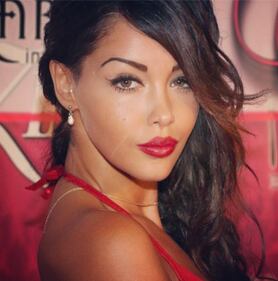 Nabilla Benattia, successo in rete 6