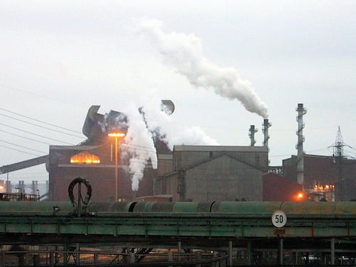 Ex Ilva, parte il piano salva-esuberi. Per 4 anni forni elettrici impossibili