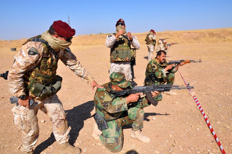 Così i parà addestrano i curdi a Erbil 5