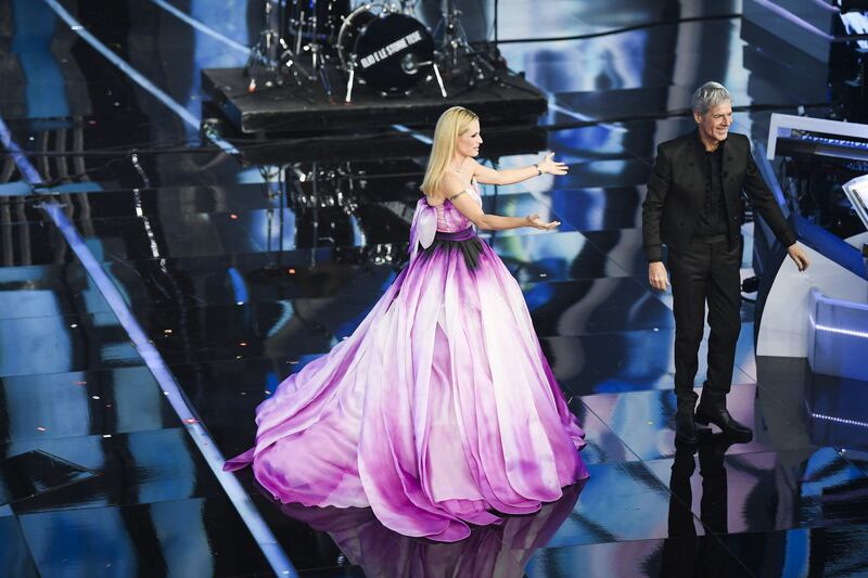 Michelle Hunziker, la sexy conduttrice a Sanremo 2018 18