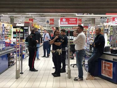 Aggressione al centro commerciale Carrefour di Assago 5