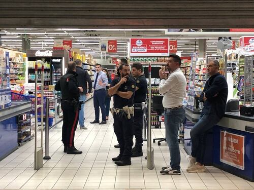 Accoltellò sei persone nel centro commerciale. "Capace di intendere e volere"