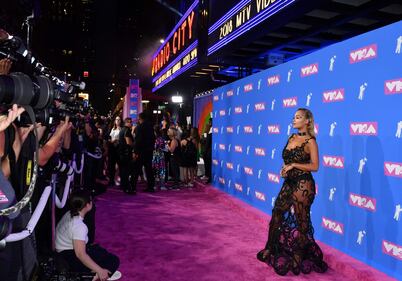 Mtv Video Music Awards 2018, bacio saffico per Rita Ora 4