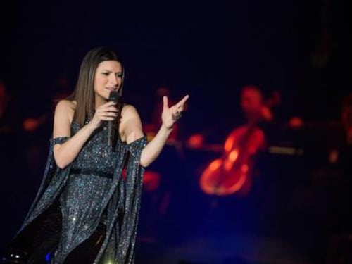 Incidente hot al concerto. Laura Pausini non ci sta: "Ora basta, non ero nuda"