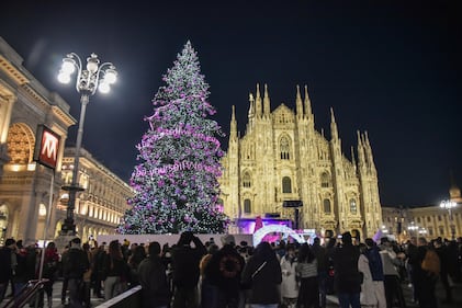 L'accensione dell'albero rosa dell'Estetista cinica a Milano 4