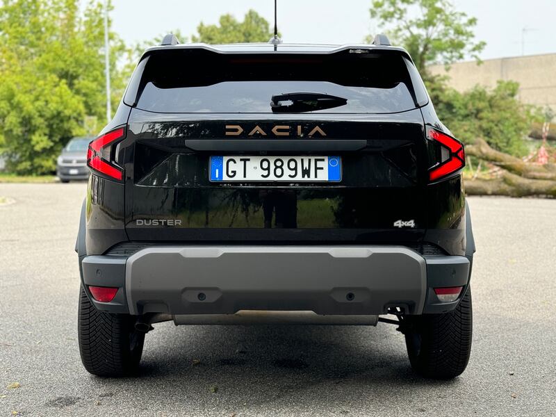 Dacia Duster 2024: guarda la gallery del SUV 4x4 mild-hybrid 8