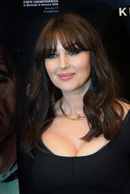 Monica Bellucci sexy al cinema a 52 anni 13
