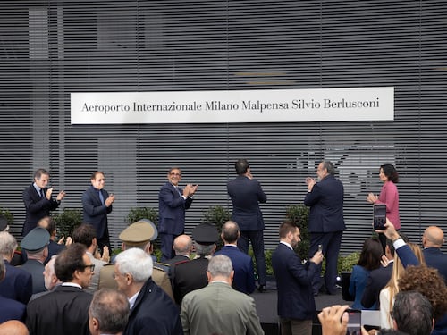 Malpensa intitolato a Silvio Berlusconi, la solita sinistra anti Cav diserta e protesta