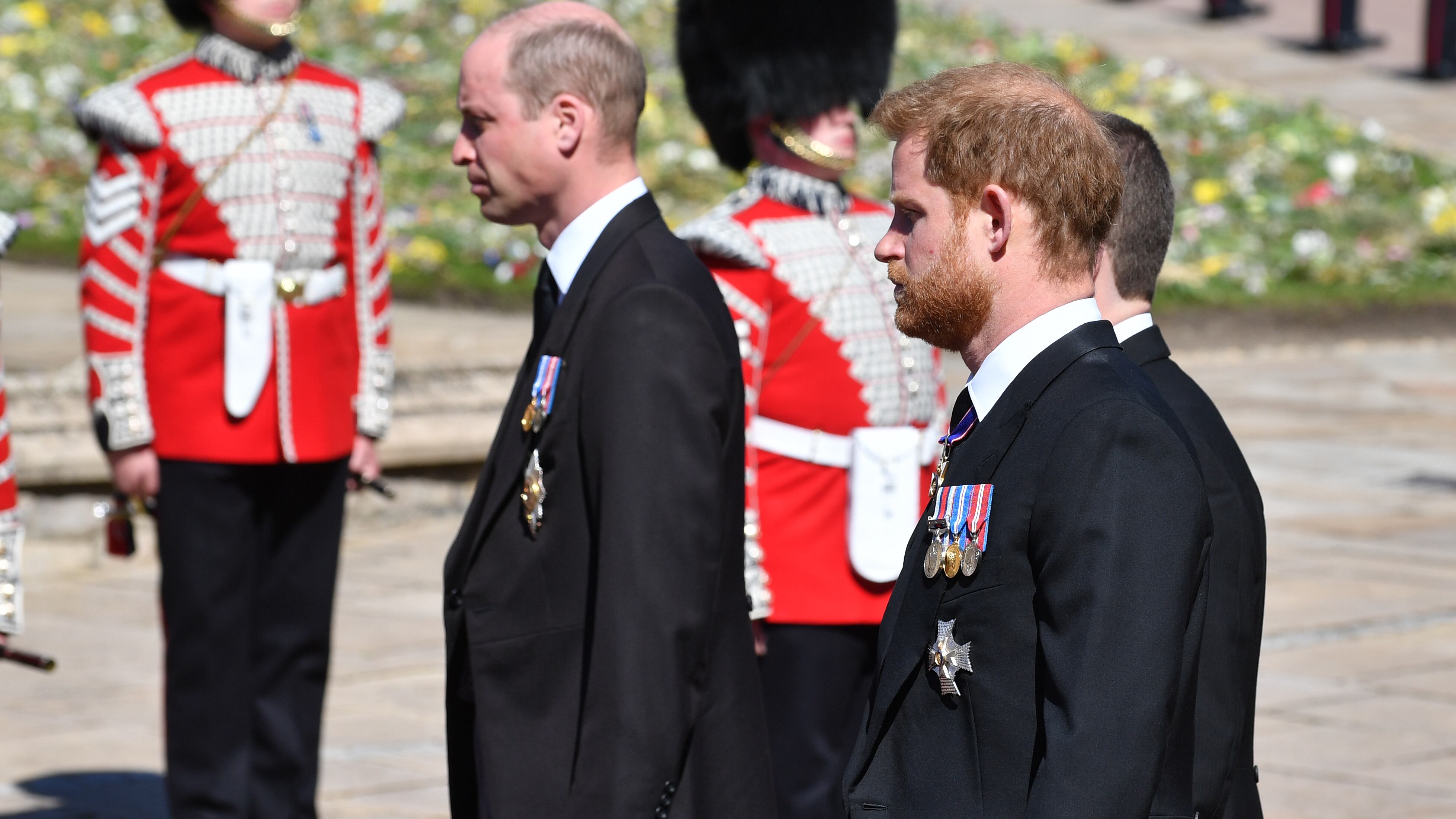 Spunta la verità sul funerale: "William non ha voluto camminare accanto a Harry”