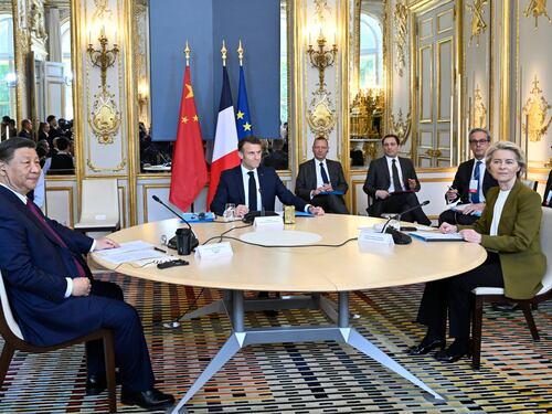 La guerra, l'incontro con Macron e il tour in Europa: cosa c'è dietro la missione di Xi