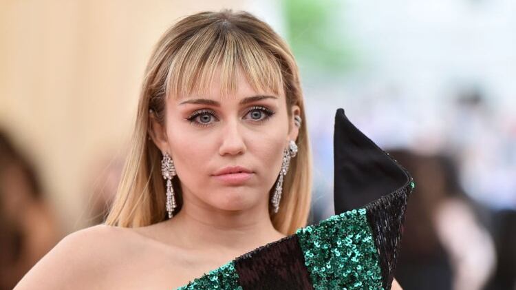 Miley Cyrus replica alle accuse: "Il mio matrimonio non è finito a causa dei tradimenti"