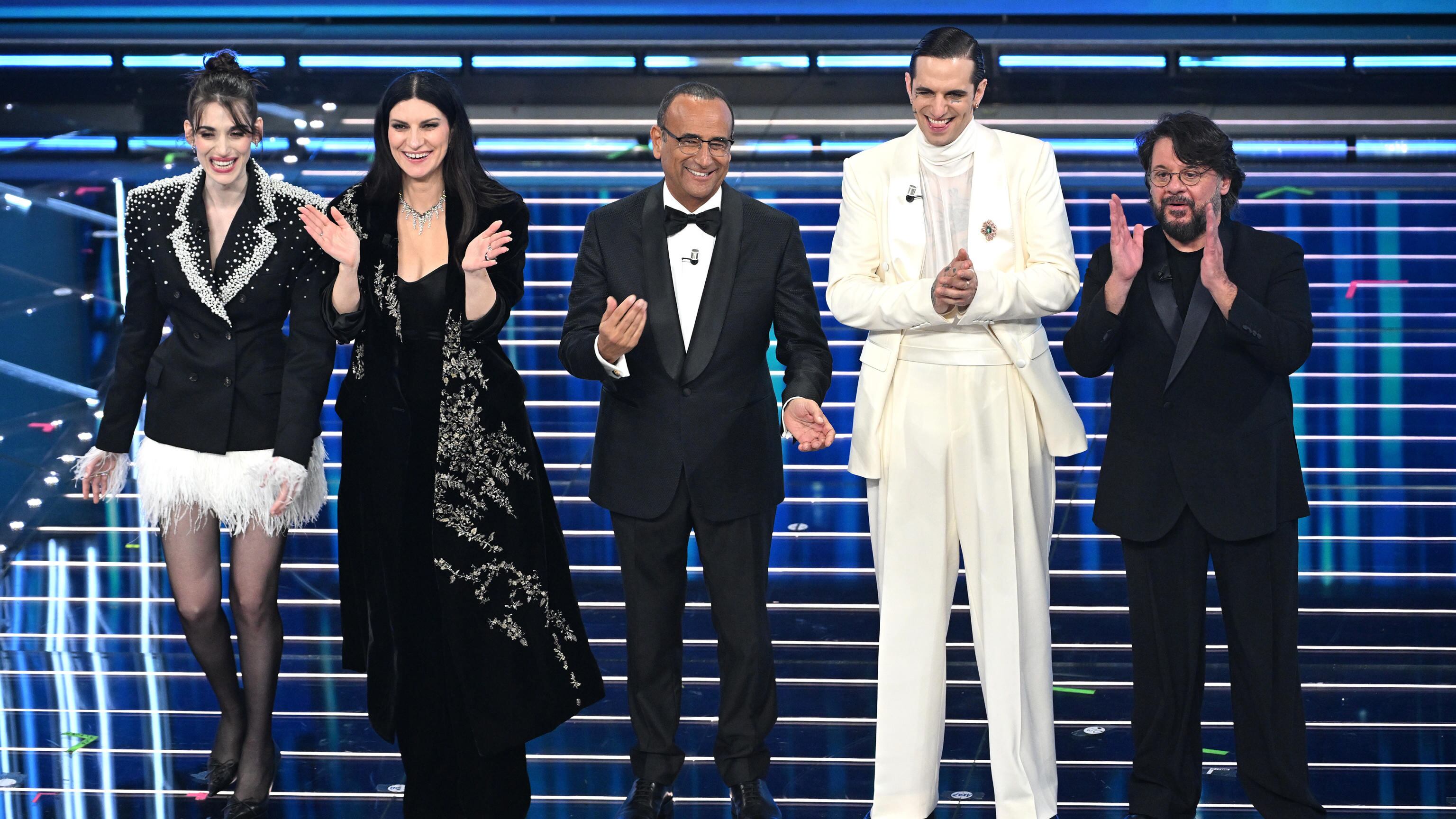 Sanremo 2026: l'Ariston in piedi per Fausto Leali, la coreografia di Lillo trascina il pubblico, il ricordo di Ornella Vanoni con la nipote sul palco