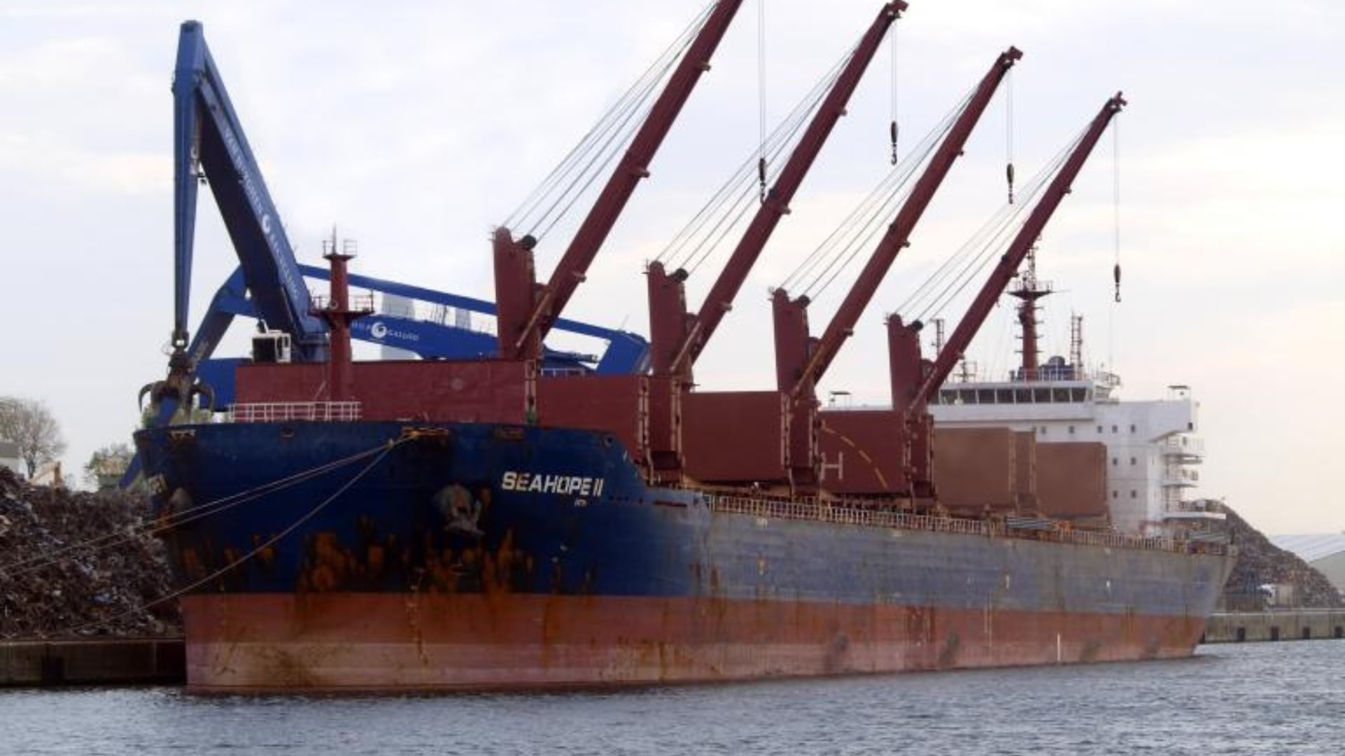 Gli Houthi bombardano un altro cargo e la Shell interrompe la navigazione nel Mar Rosso