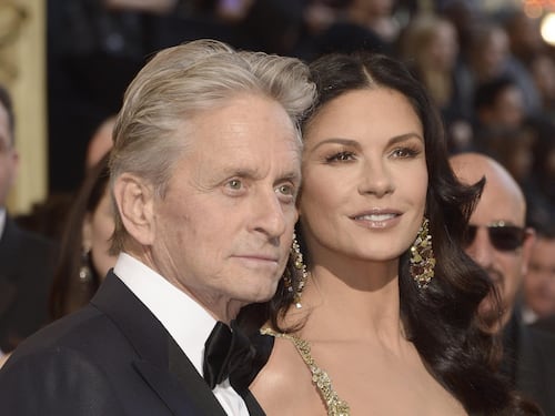 Douglas molla la Zeta-Jones. Per lei "buonuscita" da 300 milioni