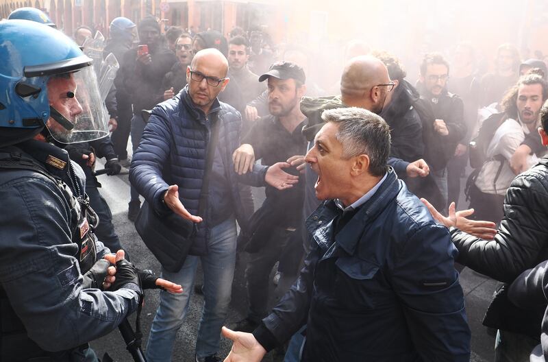 Scontri a Bologna durante lo sgombero dell'Istituto Santa Giuliana 3
