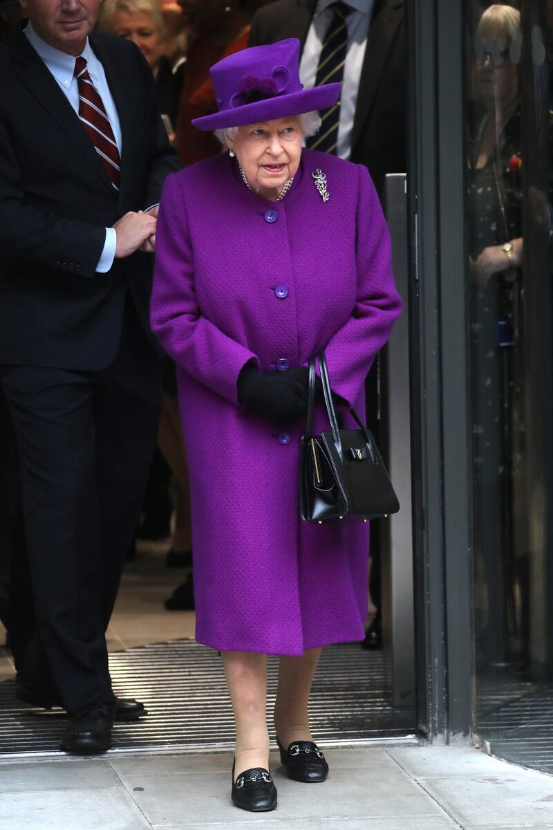 La Regina Elisabetta II in viola, foto 9