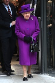 La Regina Elisabetta II in viola, foto 9