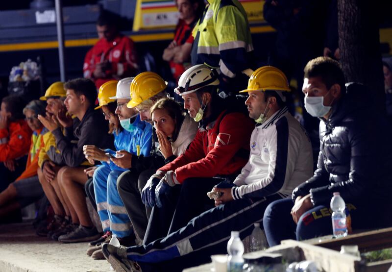 Terremoto, la prima notte degli sfollati tra freddo e paura 13