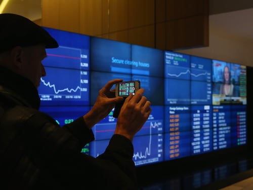 Brexit, le Borse vanno a picco e la sterlina adesso affonda