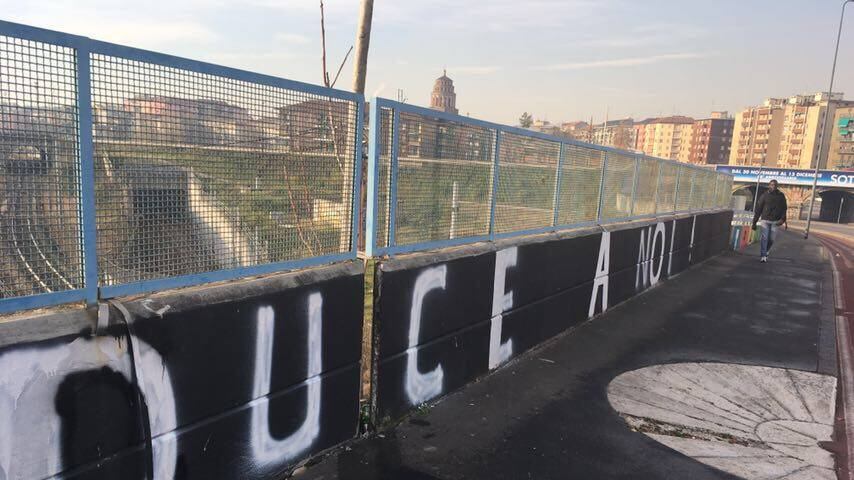 Milano, "Bella ciao" cancellata: sul murales spunta "Duce a noi"