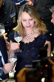 Anna Falchi inaugura "Casa Sanremo"con l'ex di Valeria Marini 3