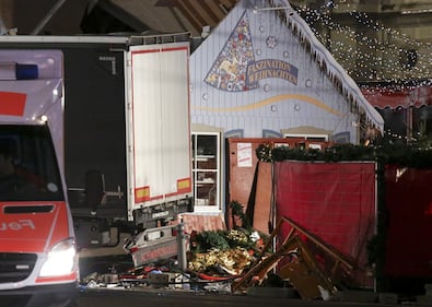 Attentato a Berlino, le immagini dei soccorsi 10
