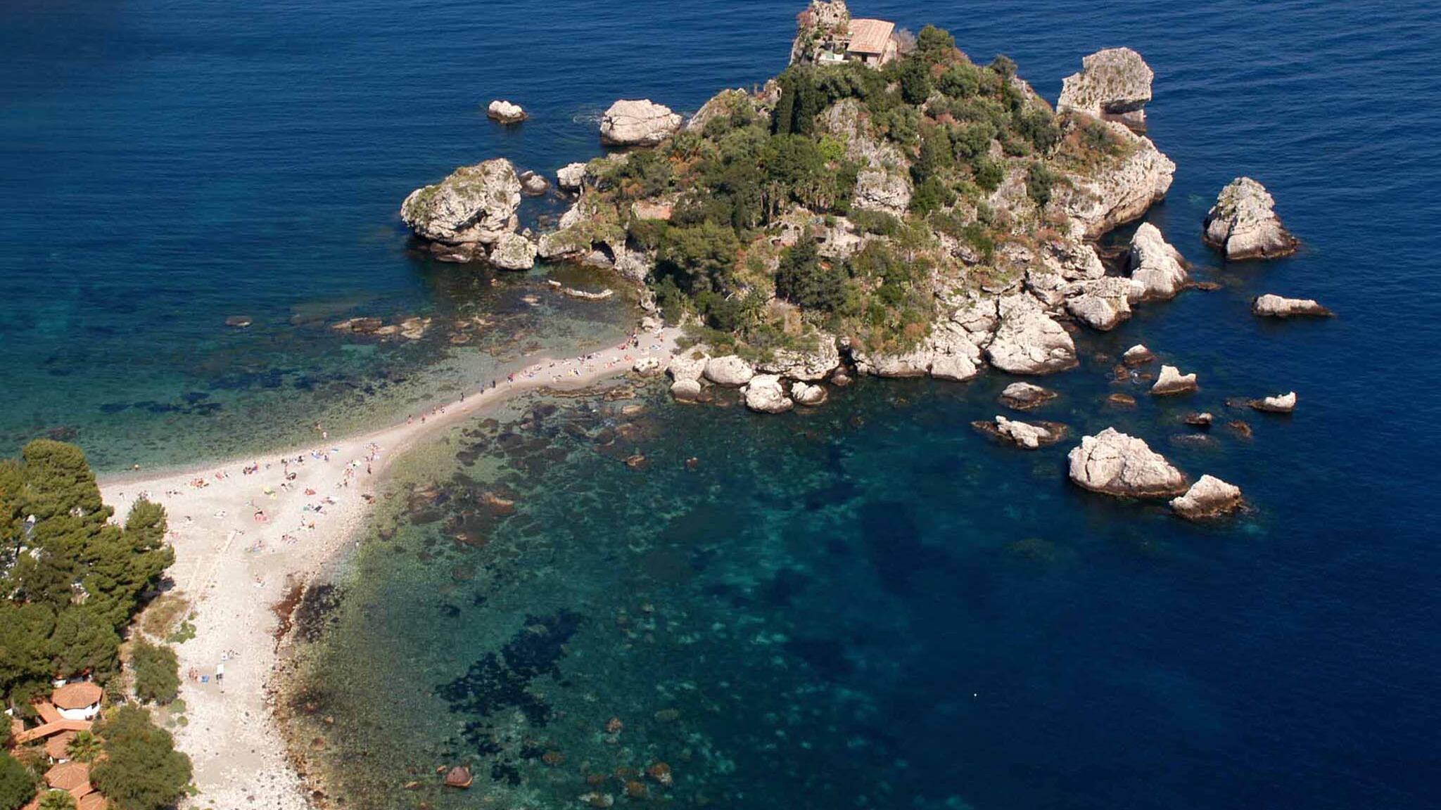 L'estate delle perle violate: tocca a Taormina e Sorrento