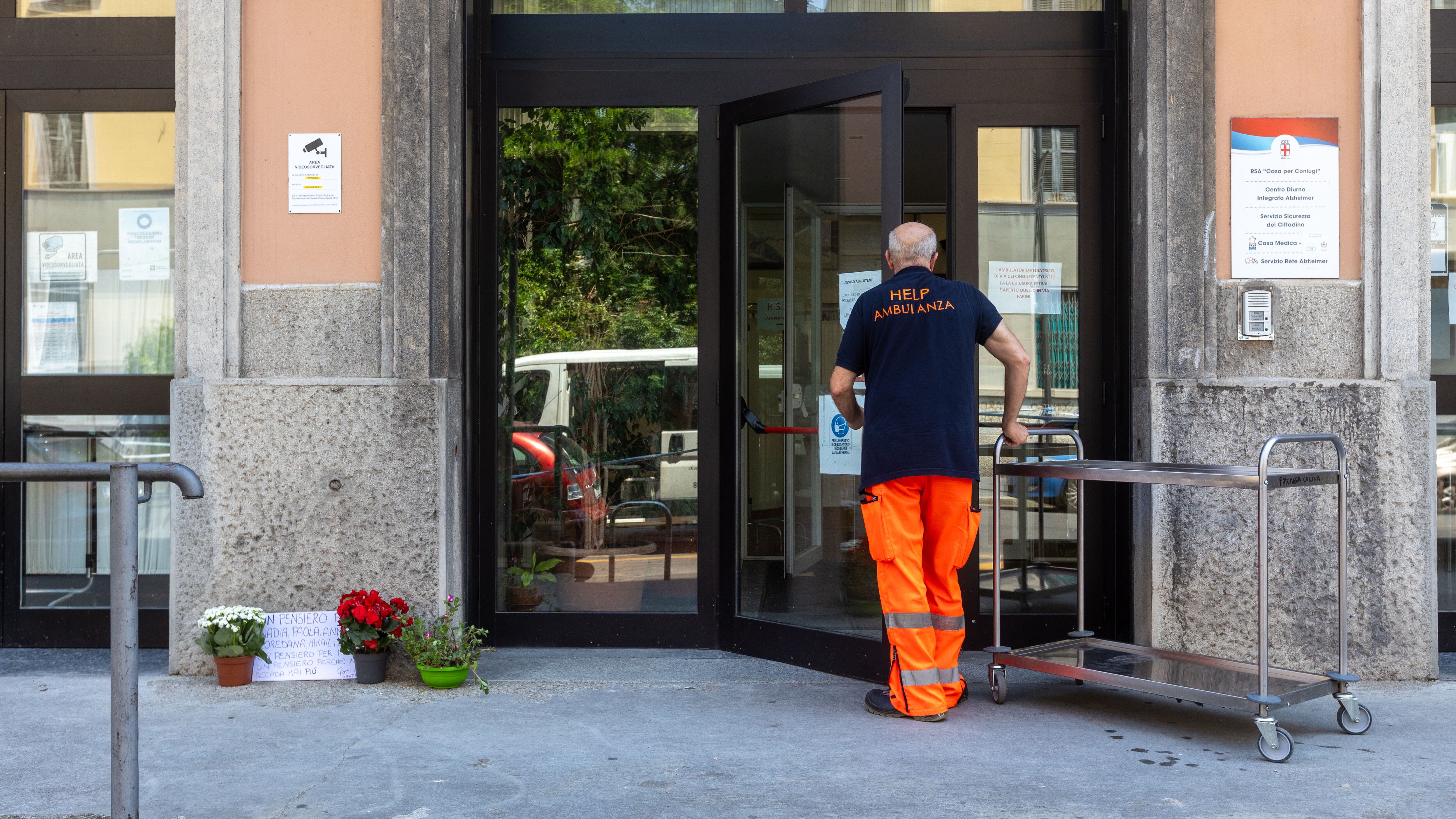 Casa dei coniugi: "Morti evitabili con un impianto per il fumo"
