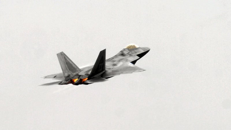 Dai top gun ai “pipistrelli fantasma”: ecco come cambia la guerra nei cieli