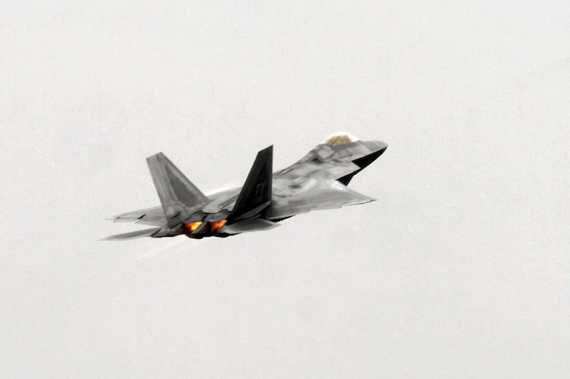 Dai top gun ai “pipistrelli fantasma”: ecco come cambia la guerra nei cieli