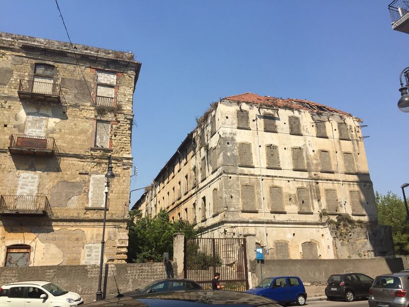Nel centro di Torre Annunziata, "Pompei moderna" fatta di ruderi abitati 6