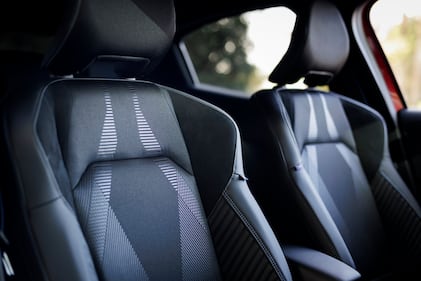Renault Clio E-Tech: guarda tutte le foto 14