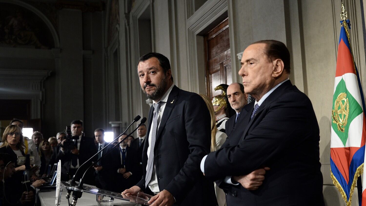 Berlusconi vede il centrodestra unito al voto. Ma Salvini frena: "Ci devo pensare"