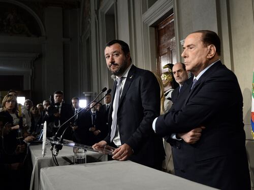 Berlusconi vede il centrodestra unito al voto. Ma Salvini frena: "Ci devo pensare"
