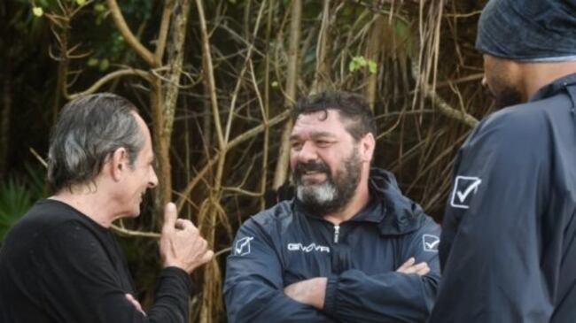 Isola dei Famosi, imbarazzo in diretta. Franco: "Ti tiro un pugno in testa"