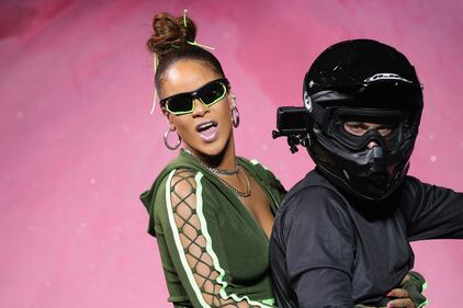 Rihanna sexy per la sua collezione 13