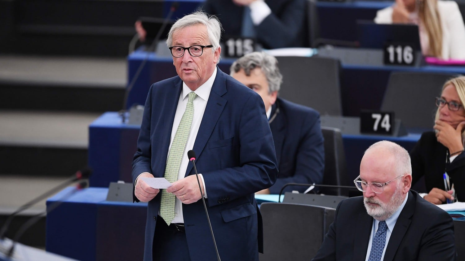 Juncker evoca la Grecia ma Di Maio non arretra: "Tra 6 mesi l'Ue muore"