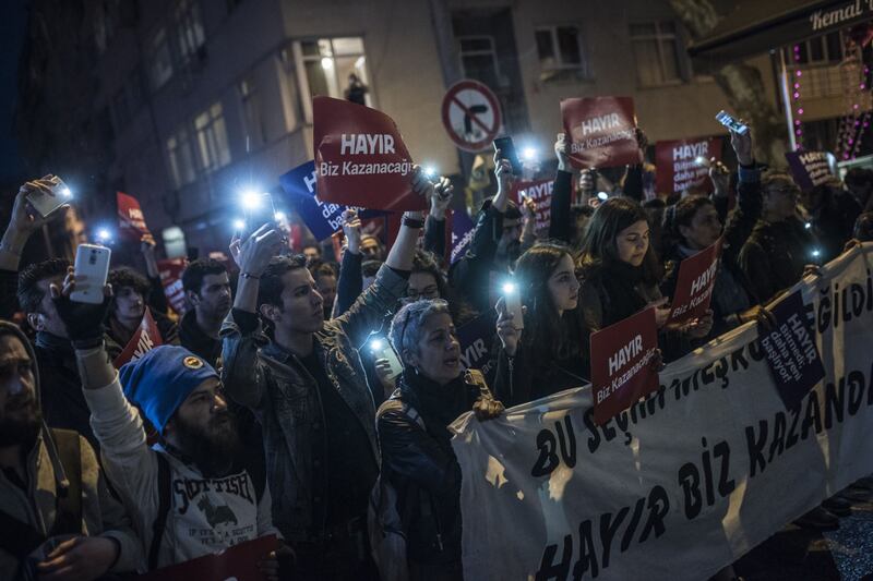 Le proteste nel bastione laico di Istanbul 1