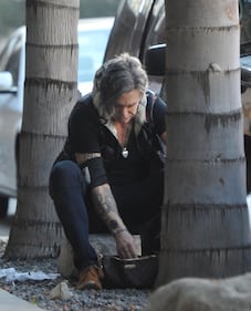 Mickey Rourke piange per le strade di Los Angeles 9