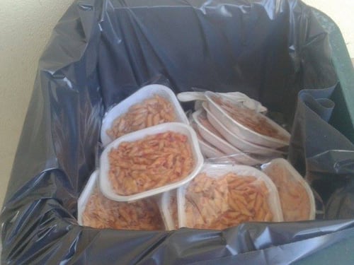 Pasti buttati dagli immigrati, la grillina: "Non digeriscono la pasta"