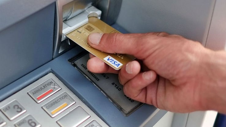 Il Bancomat cambia e sfida Paypal