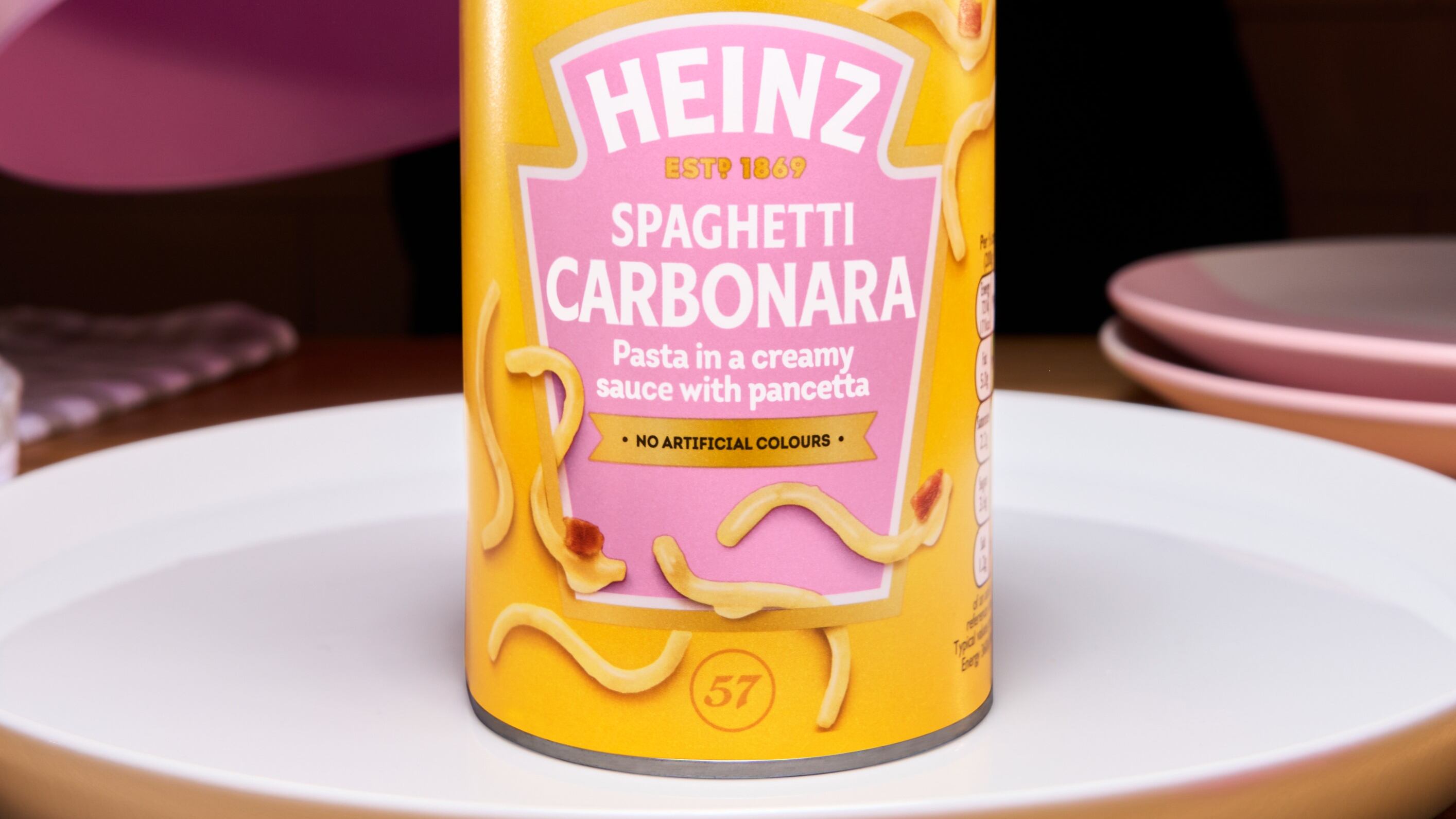 Heinz inventa la Carbonara in lattina. La rivolta degli chef: "Una vergogna"